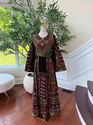 Black Elegance Tatreez Thobe