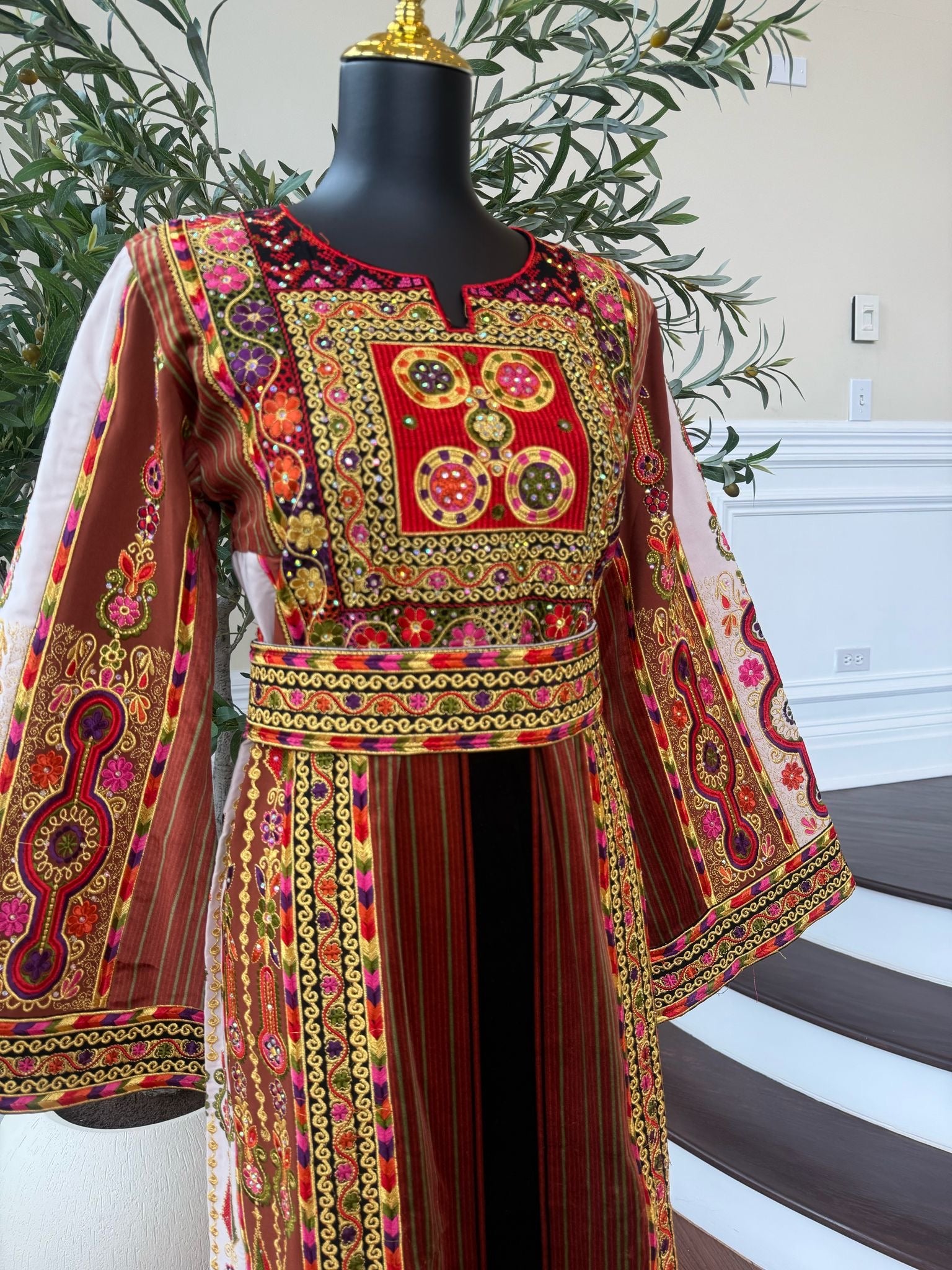 Jana Wnar Malaka Velvet Thobe