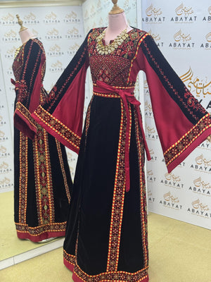 Luxury Black Velvet Thobe – Burgundy Sleeves & Gold Tatreez Design