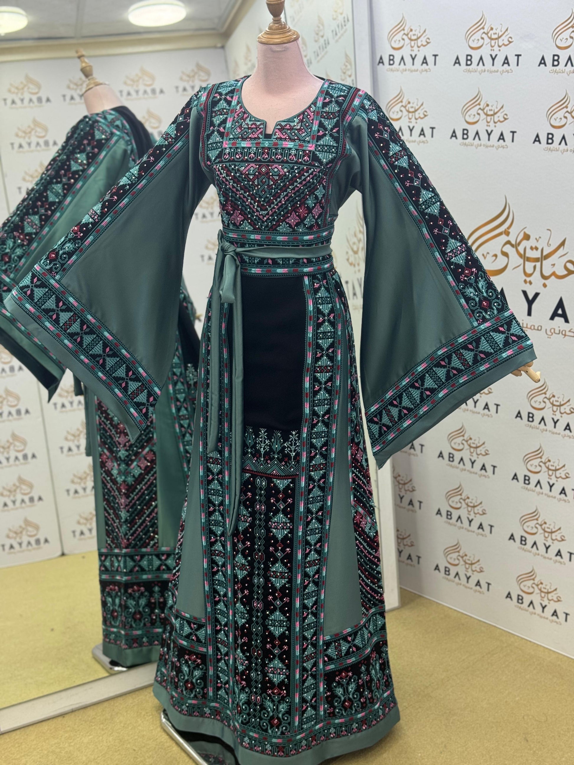 Luxury Palestinian Embroidered Thobe – Deep Green Traditional Design