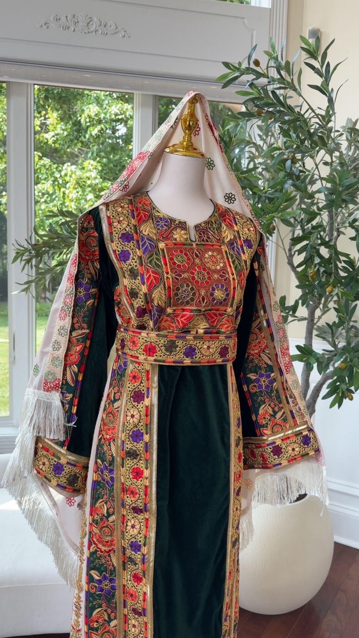 Velvet Green Tatreez Sabal Kharaz Thobe