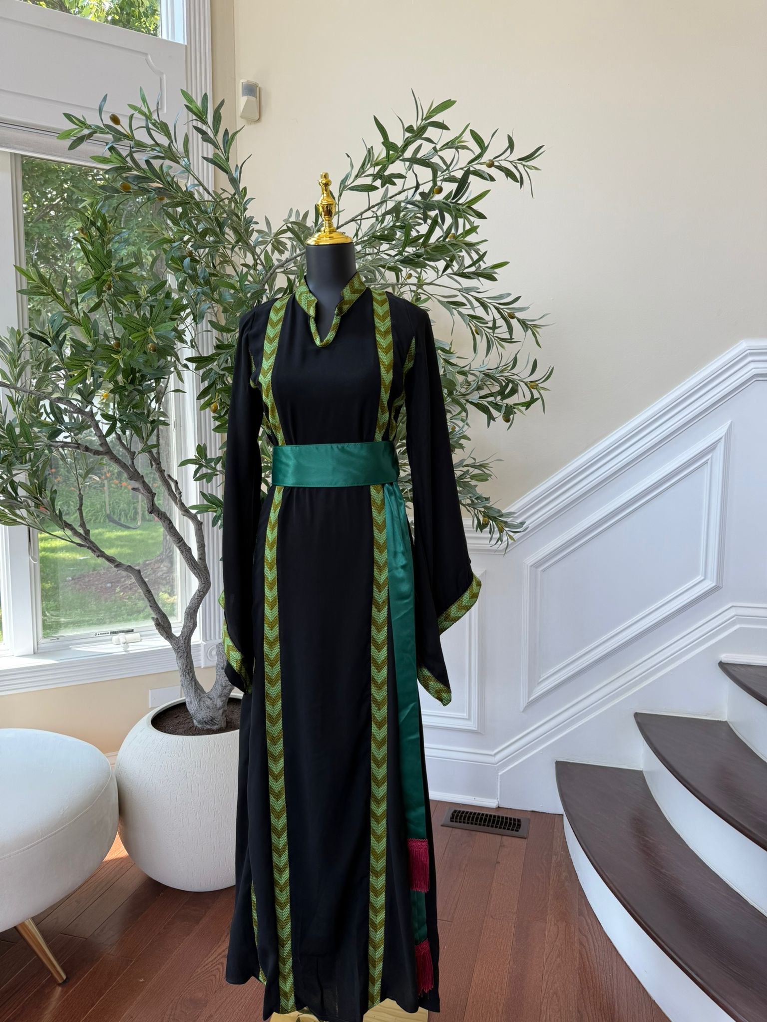 Emerald Legacy Embroidery Tatreez Thobe