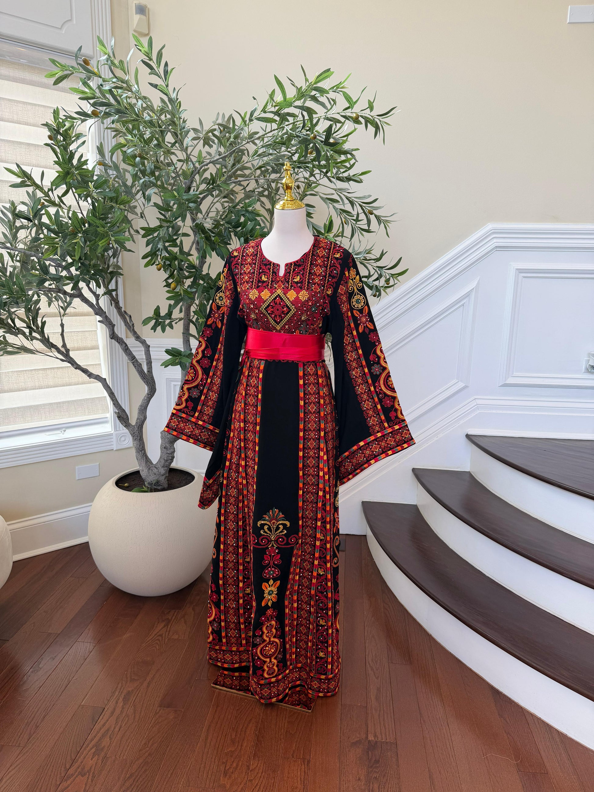 Embroidery Tatreez Bloom Red Thobe