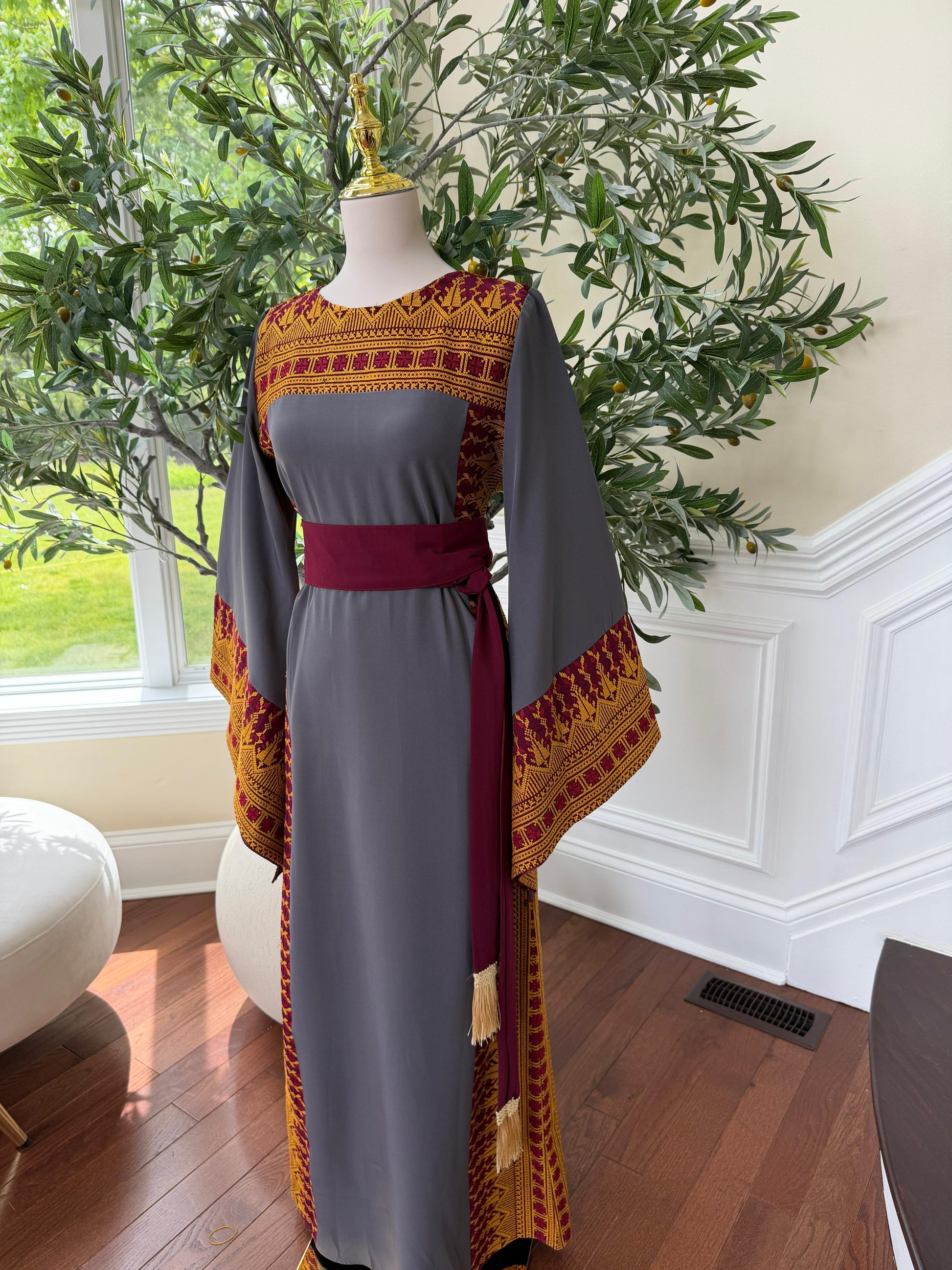 Grey Traditional Tatreez Embroidery Thobe