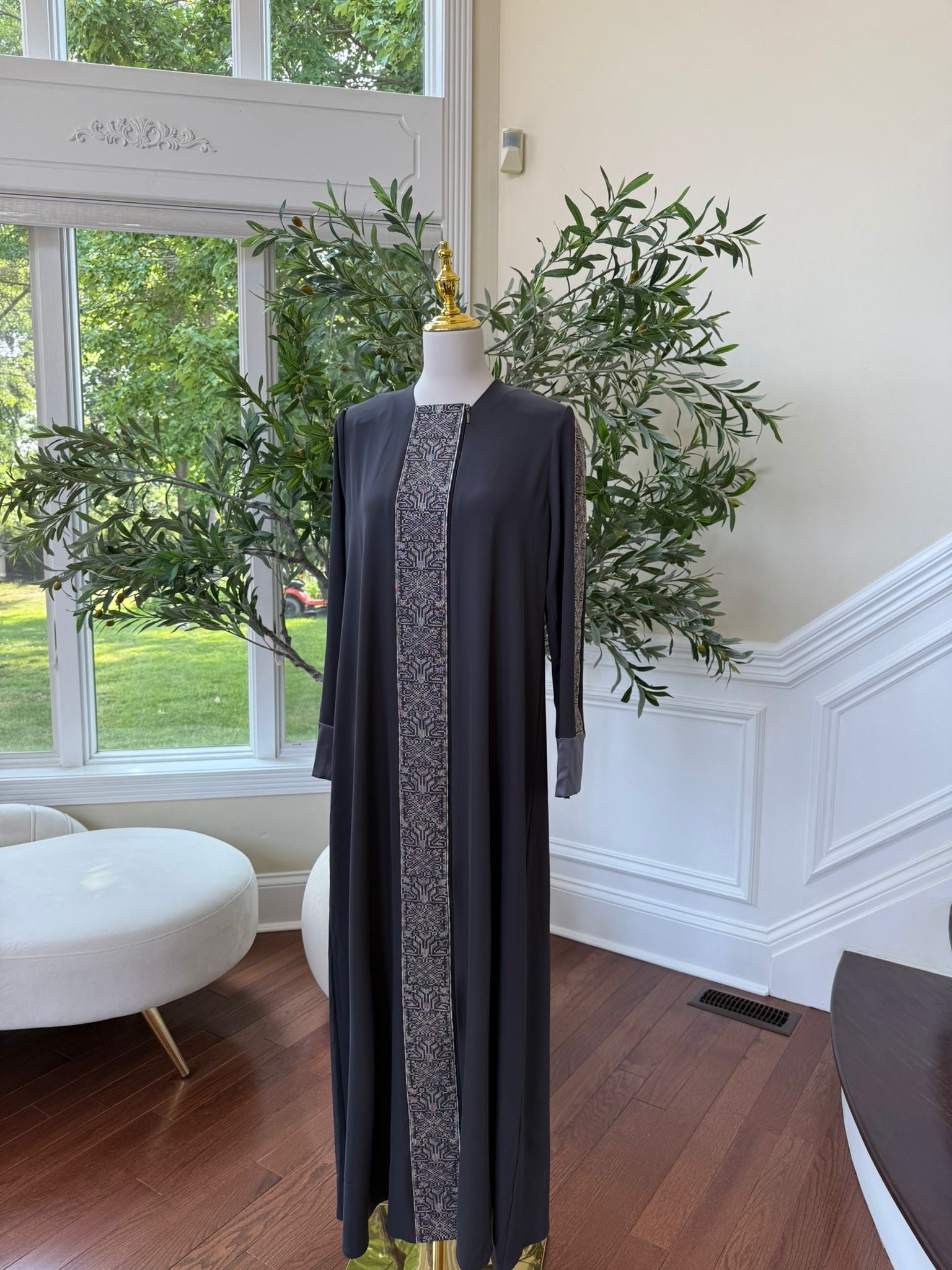 Grey Zipped Tatreez Abaya