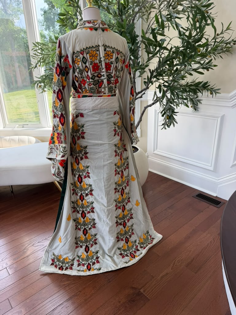 White Beaded Elegance Thobe