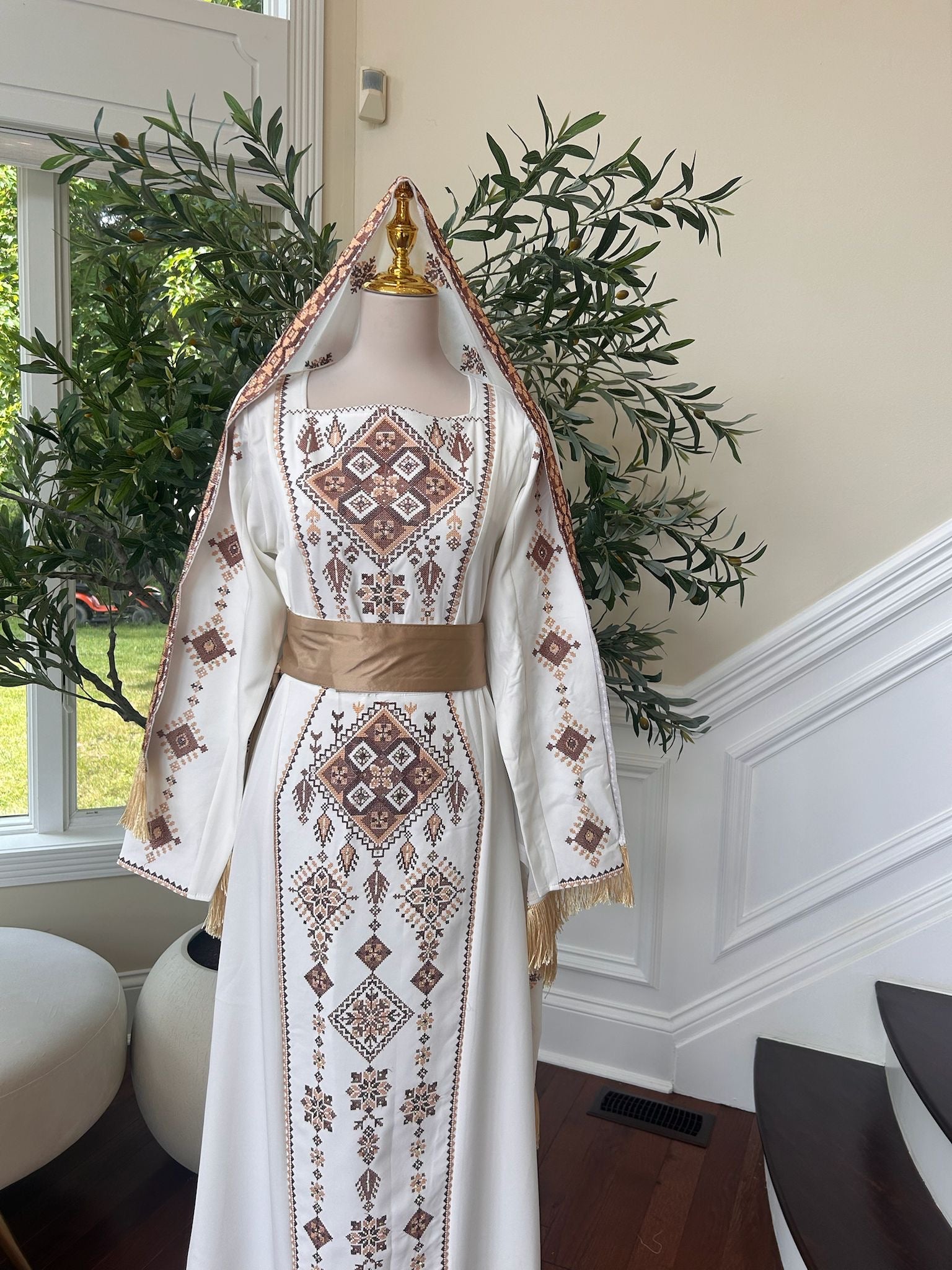 White Elegance Thobe Golden Tatreez Detail