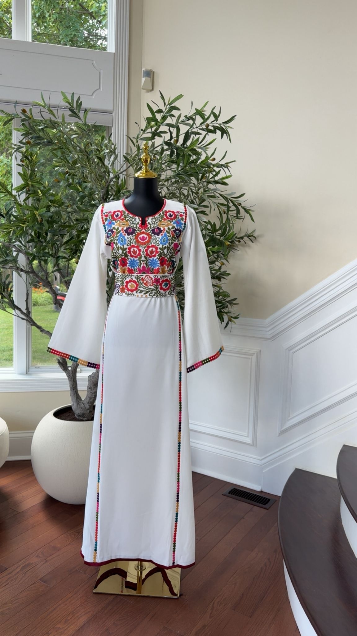 White Floral Embroidery Tatreez Thobe