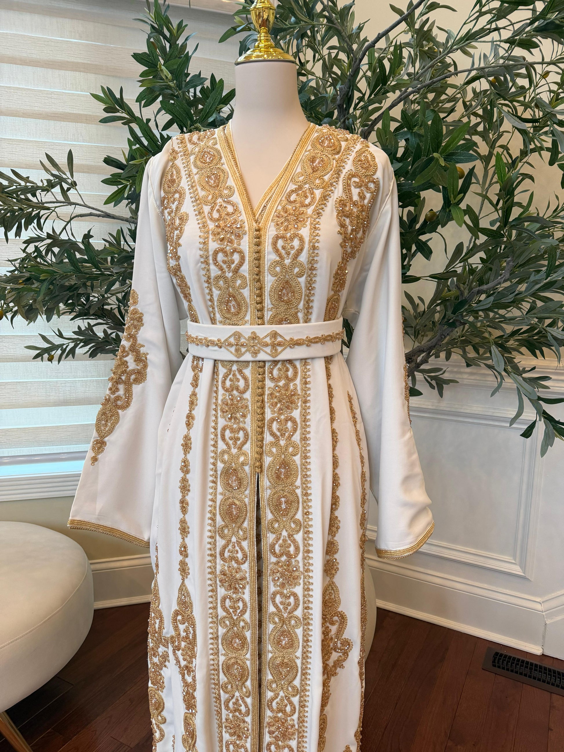 White Embroidery Golden Charm Kuftan