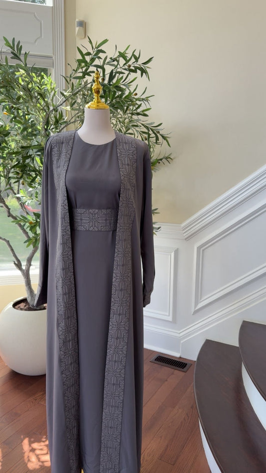 Dusky Grace Abaya – Modern Tatreez Elegance