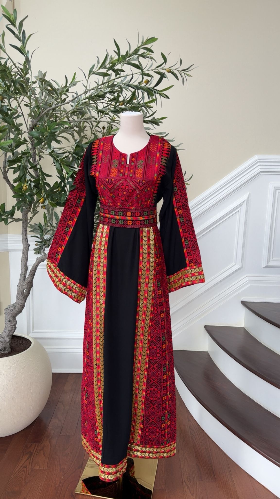 Black Embroidery Red Tatreez Thobe