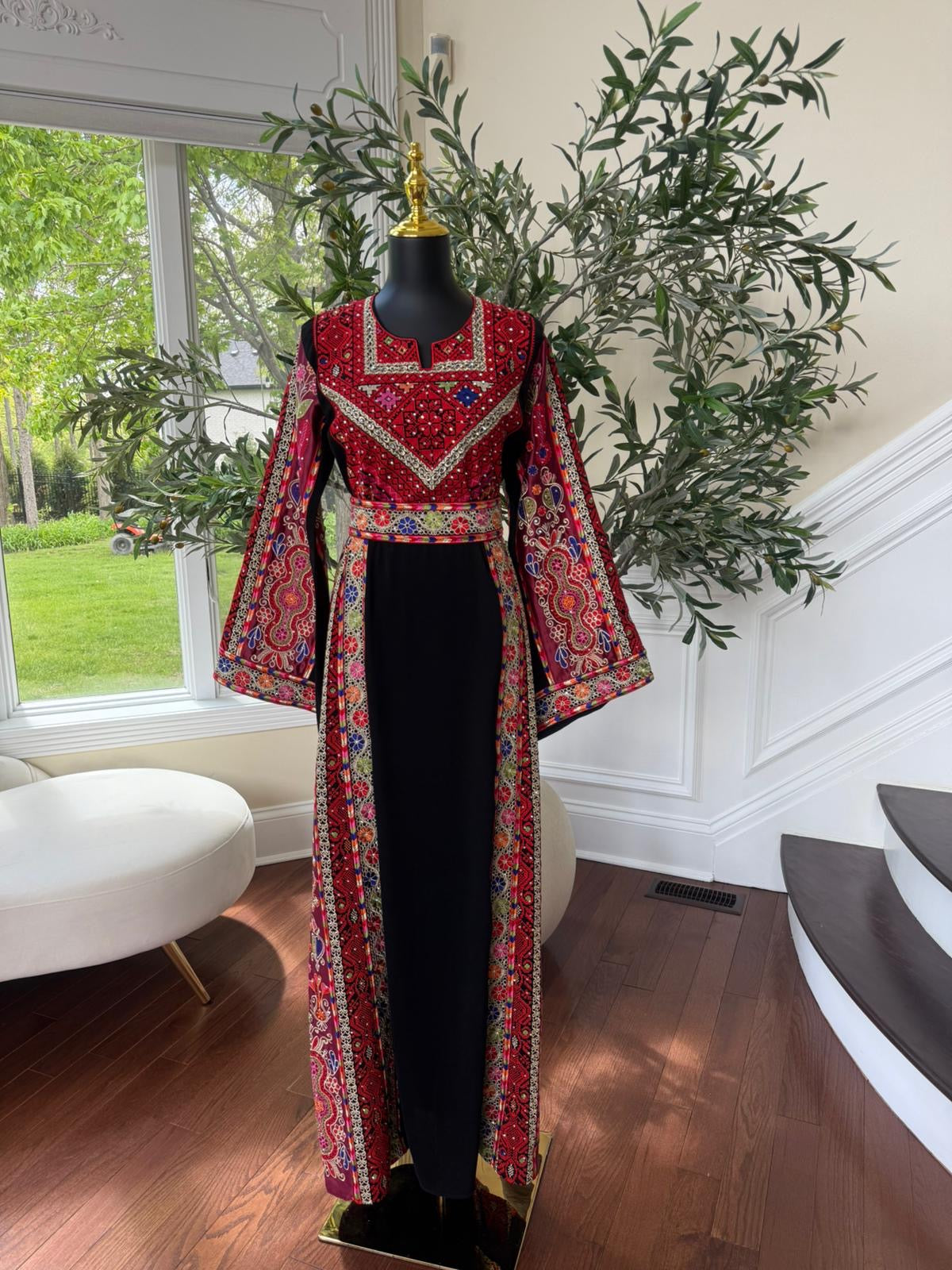 Elegant Black Tatreez Thobe / A