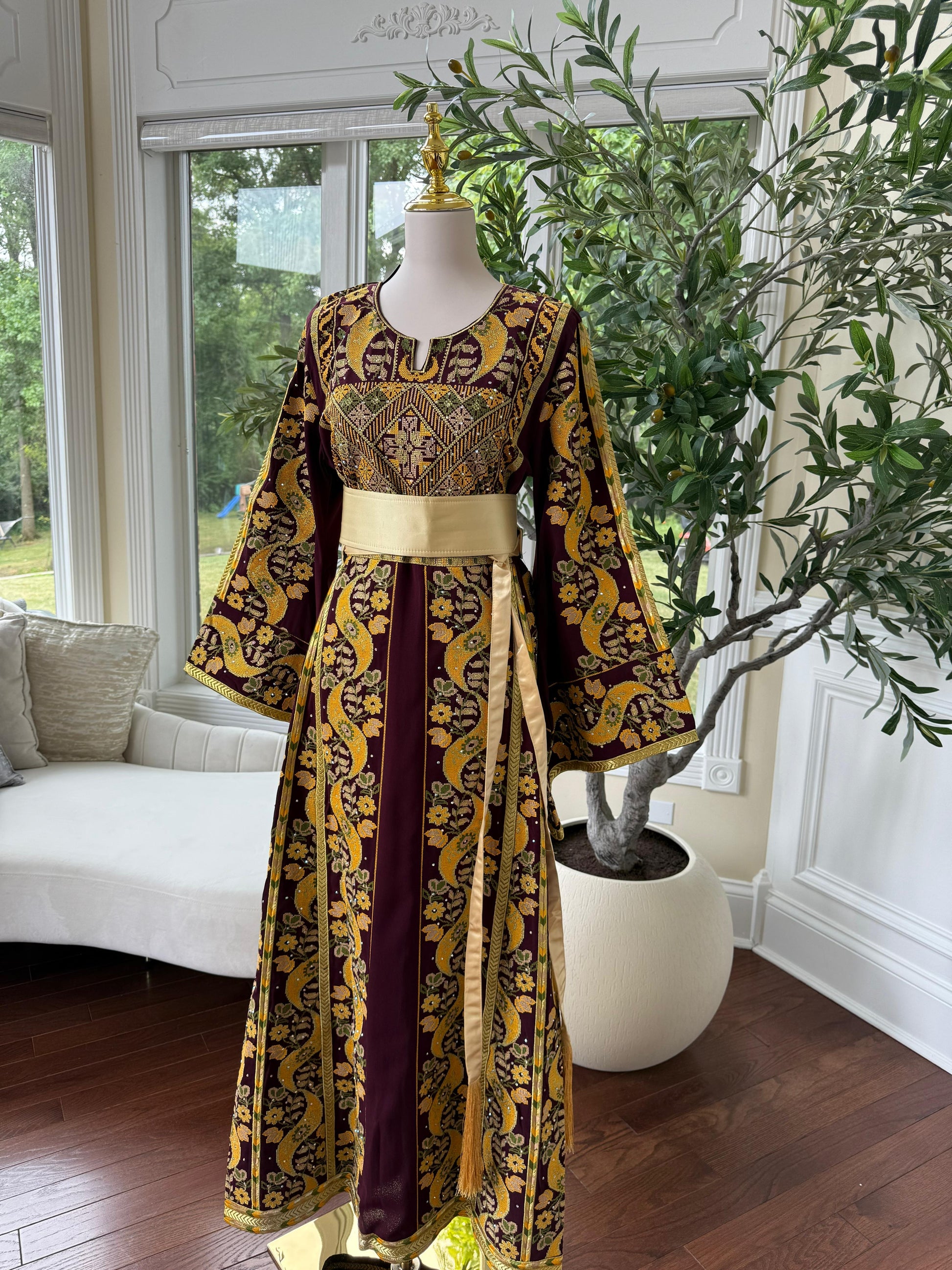 Elegant Golden Mulberry Tatreez Thobe