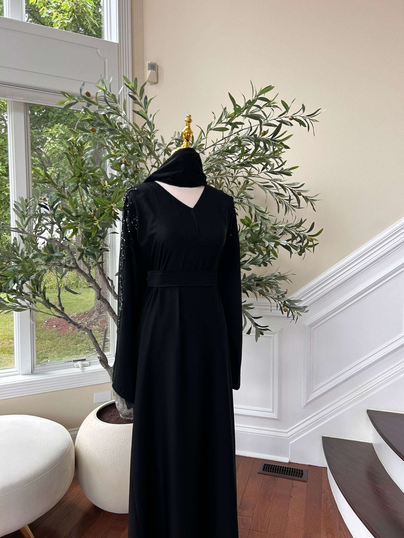 Black Sleeve Charm Closed Abaya