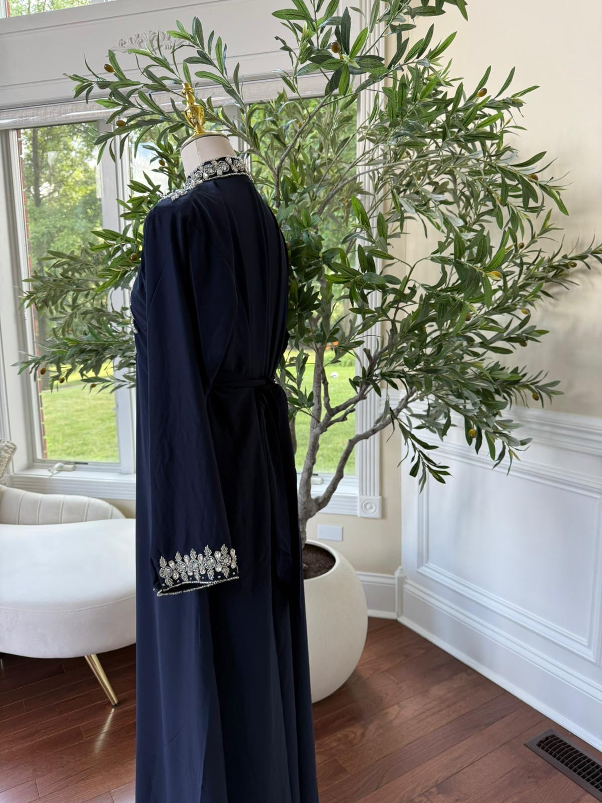 Midnight Majesty – Navy High-Neck Kaftan with Crystal Embellishment