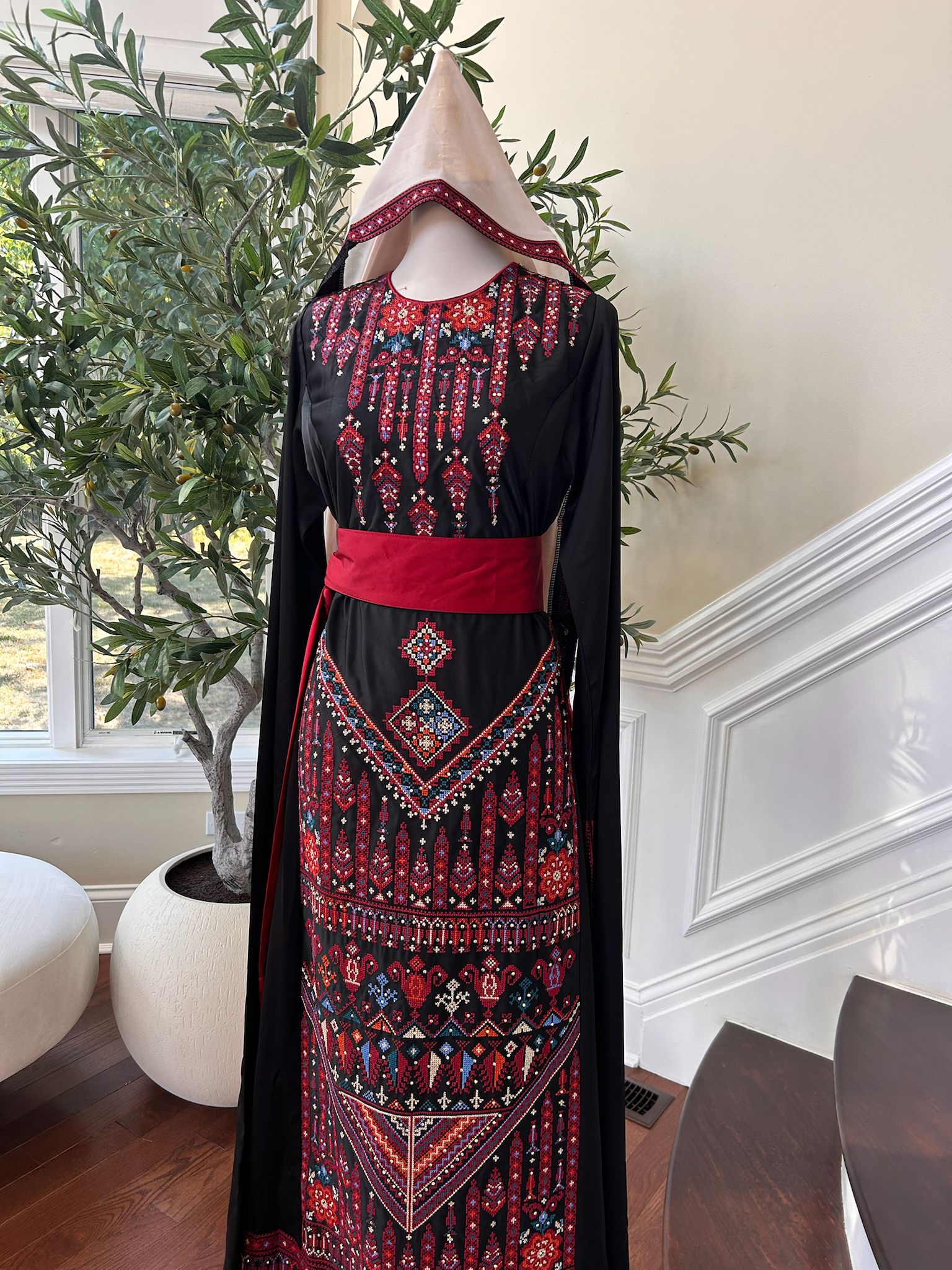 Black Embroidery Red Tatreez Thobe Dress