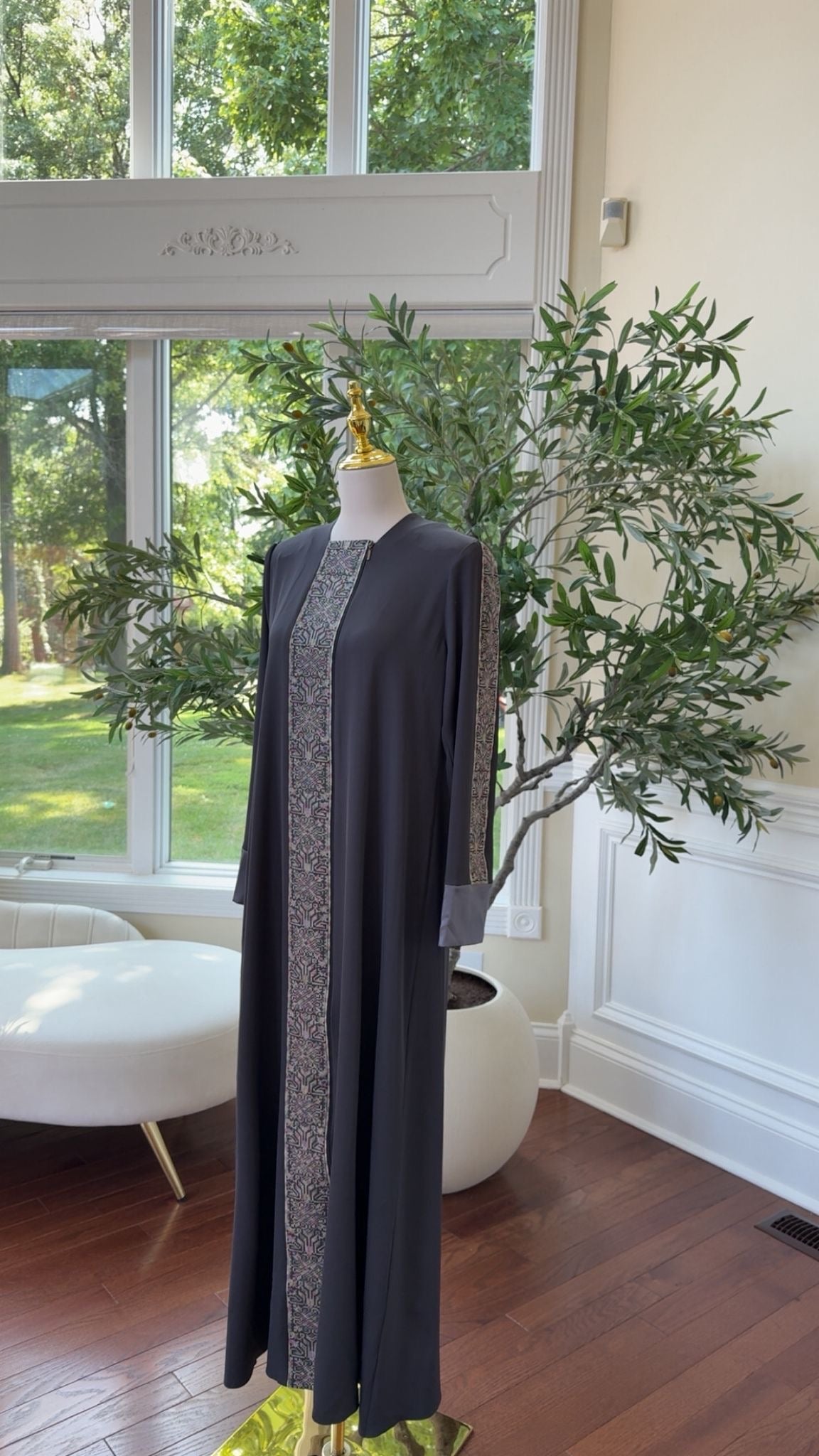 Grey Zipped Tatreez Abaya