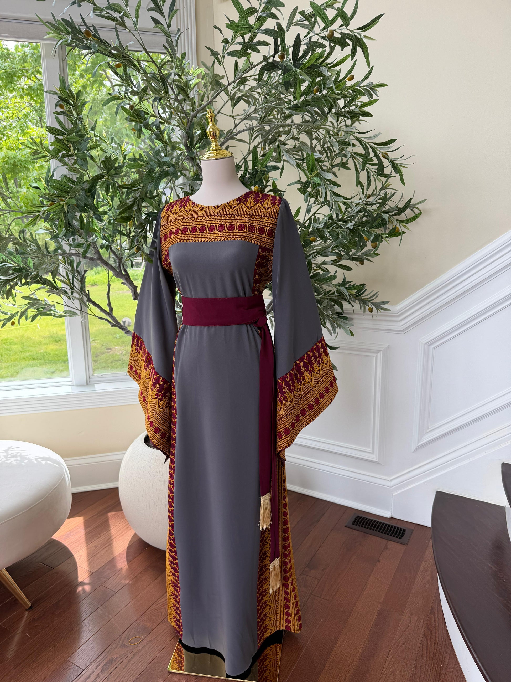 Grey Traditional Tatreez Embroidery Thobe