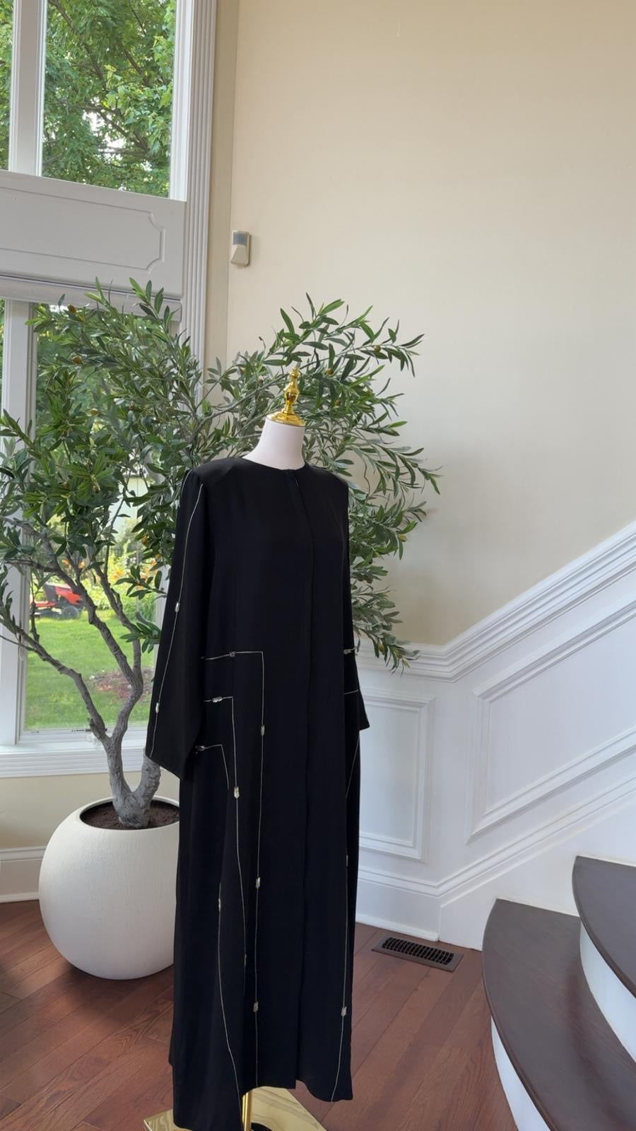 Black Abaya with White Beading – Elegant Modern Touch
