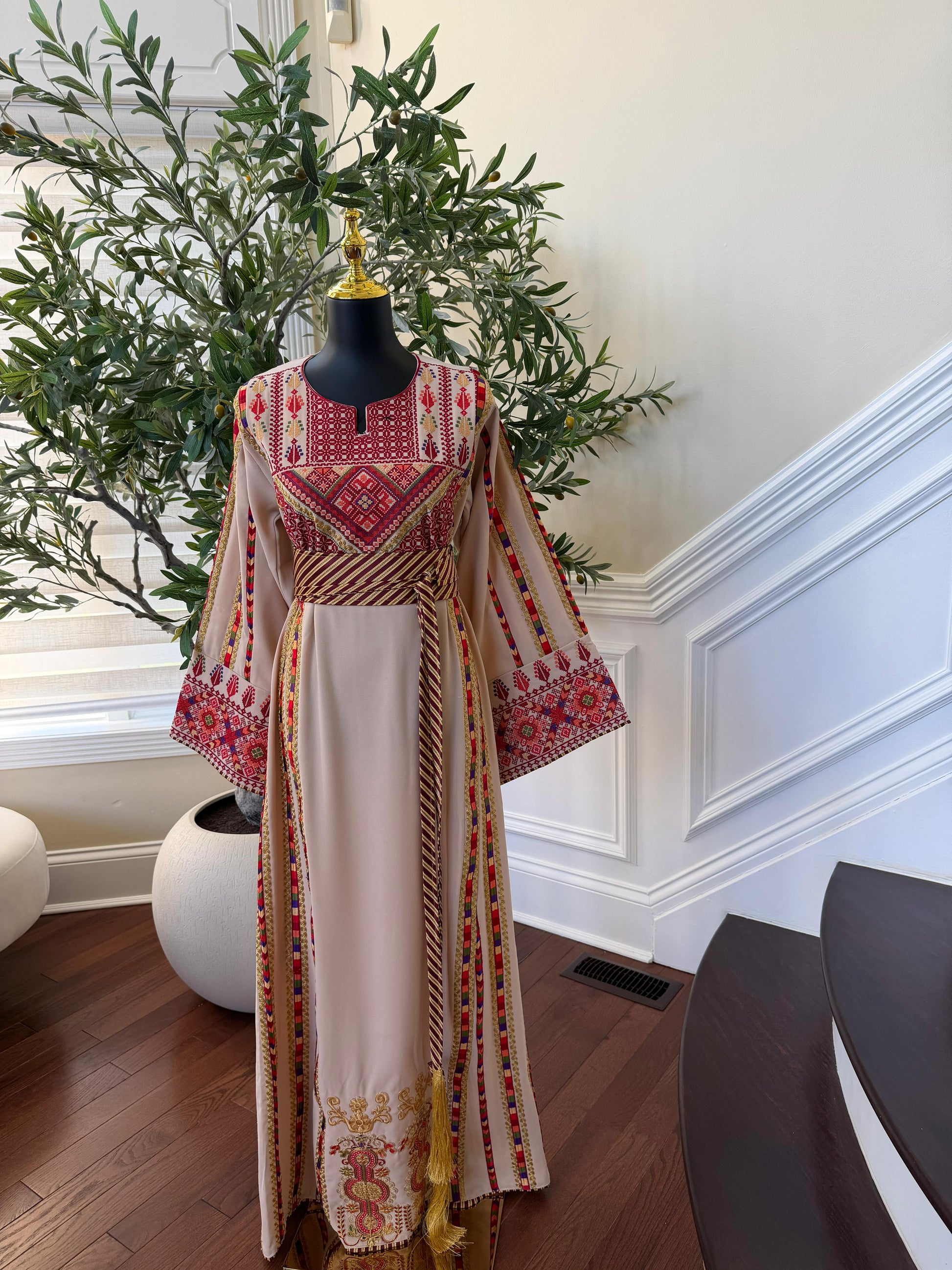Beige Traditional Elegance Embroidery Thobe