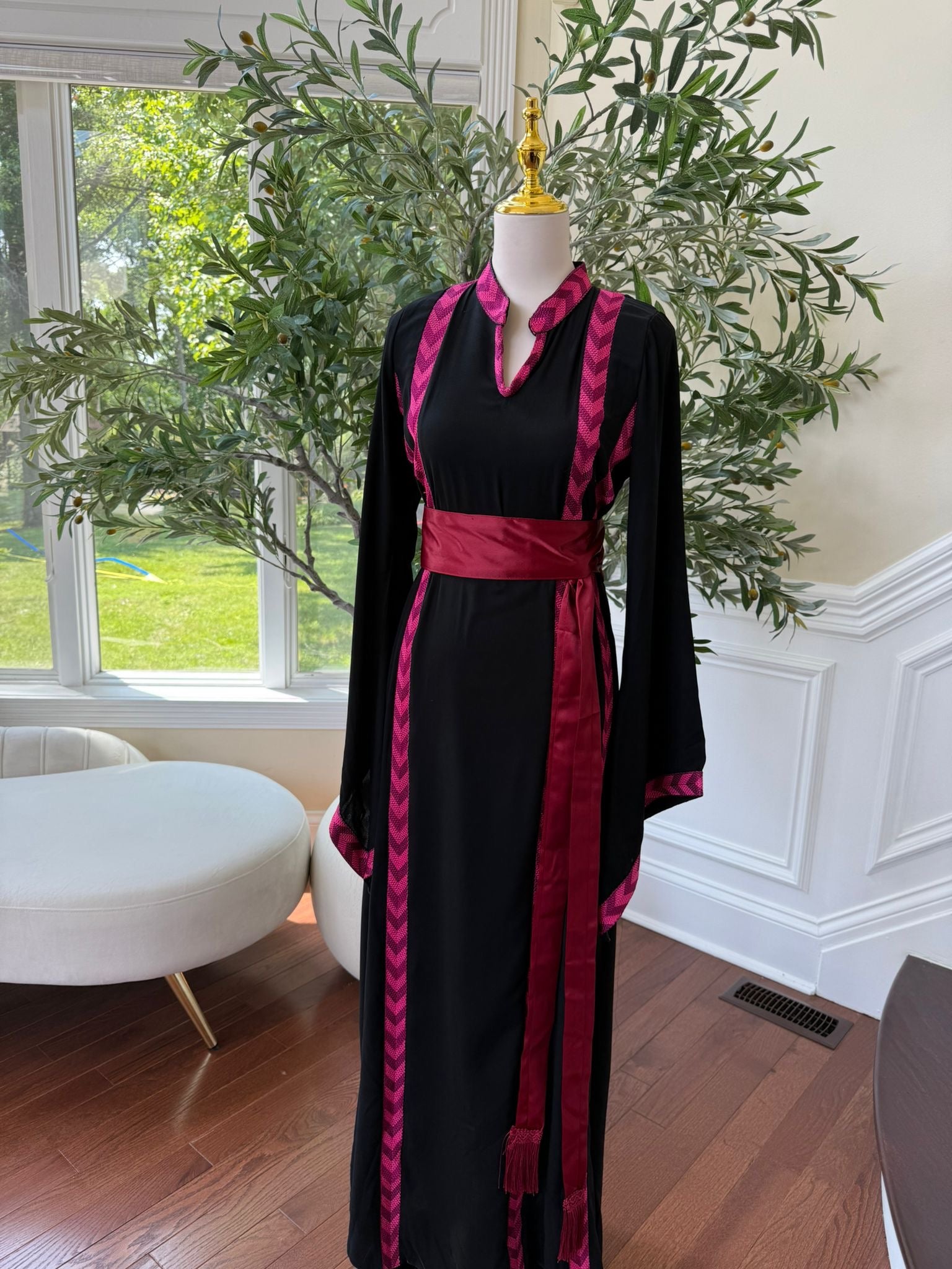 The Heritage Luxe – Black Tatreez Pink Abaya