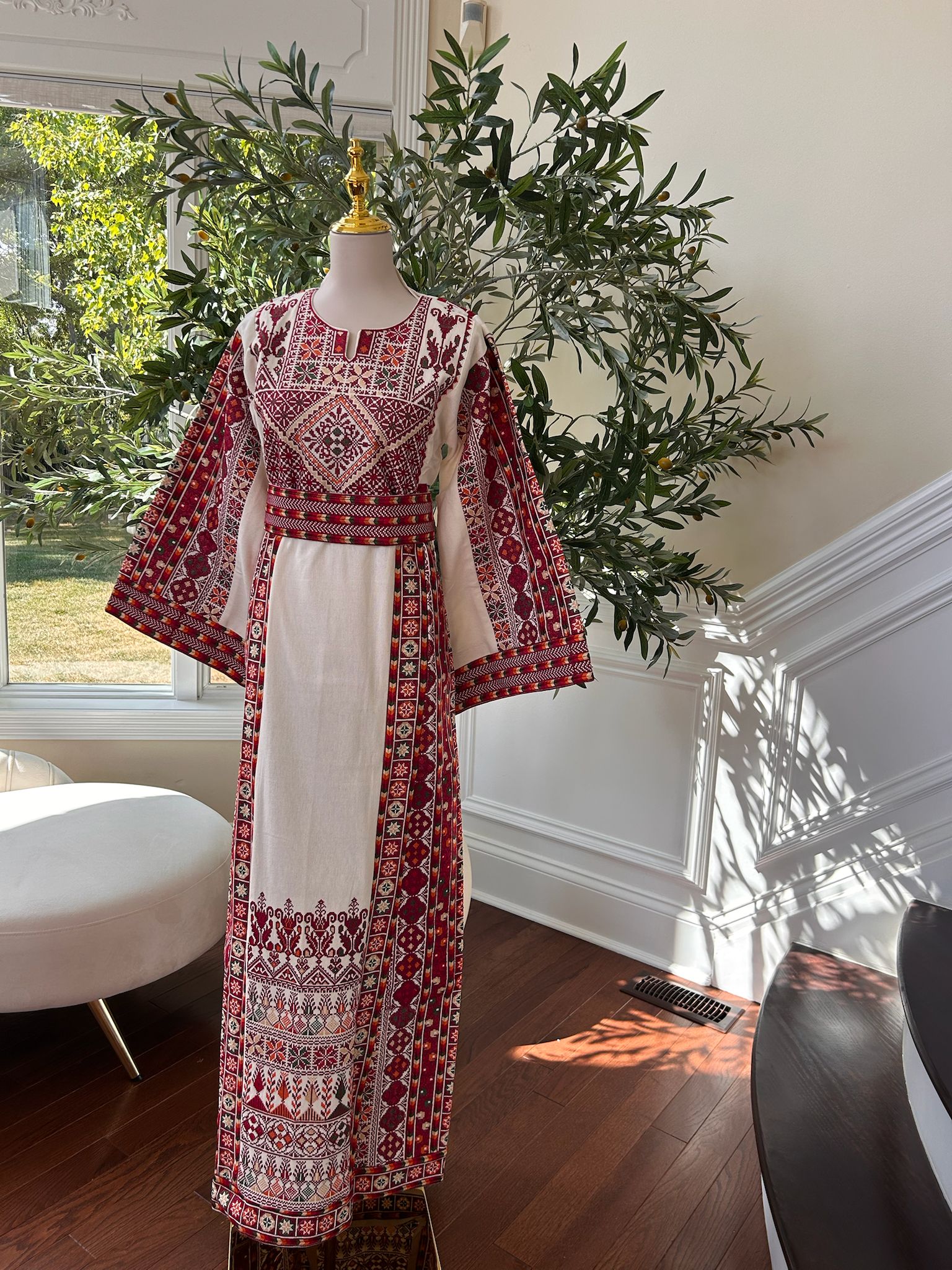 Cream Itamin Tatreez Red Elegance Thobe