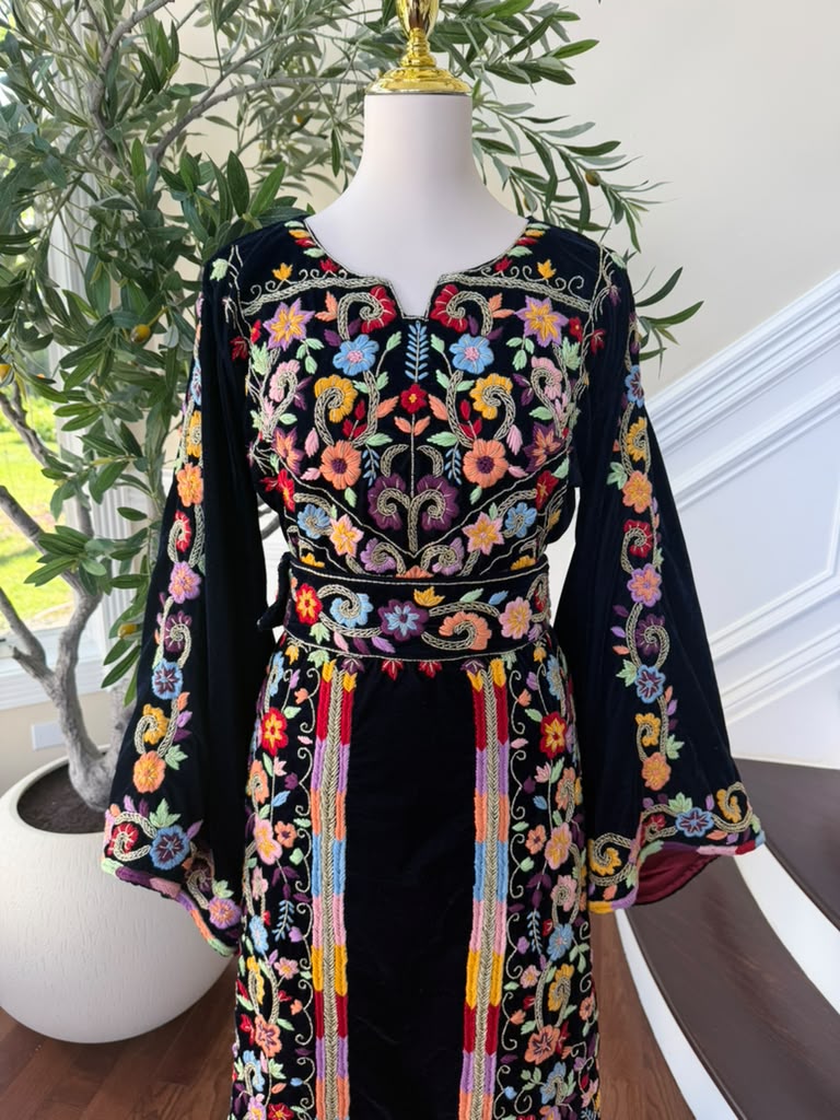 Navy Blue Stone Embroidered Tatreez Floral Thobe