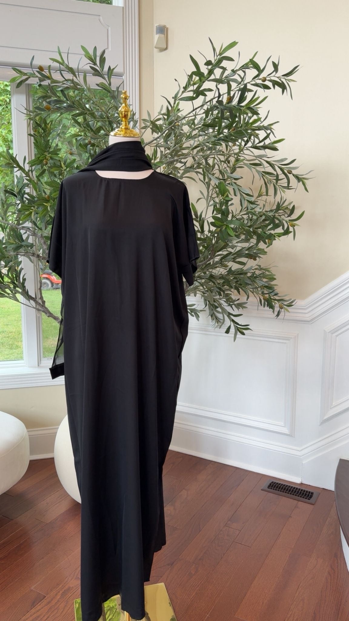 Nada Fabric Black Abaya – Embroidered Detail with Graceful Flow