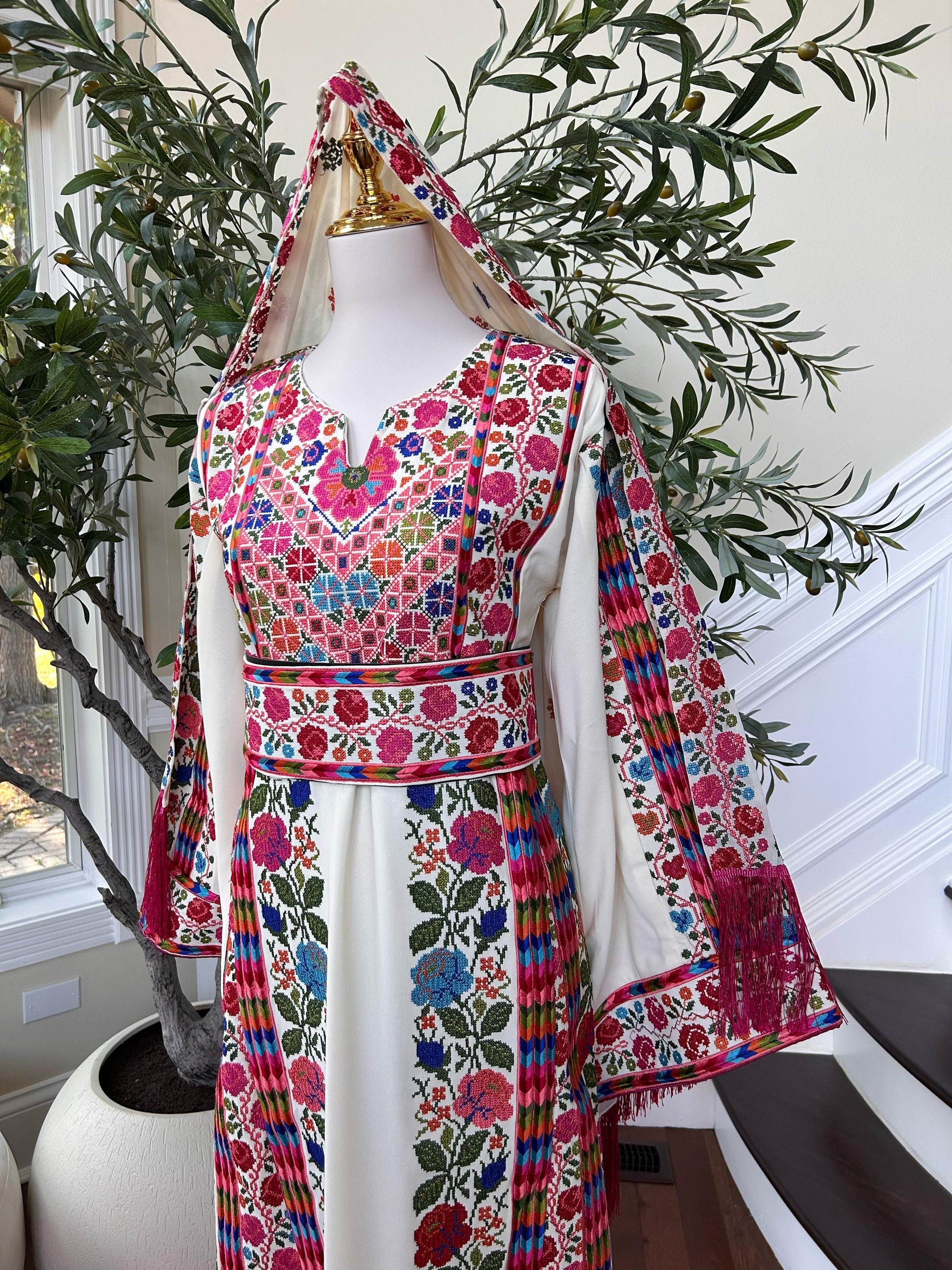 Cream Floral Embroidery Tatreez Thobe