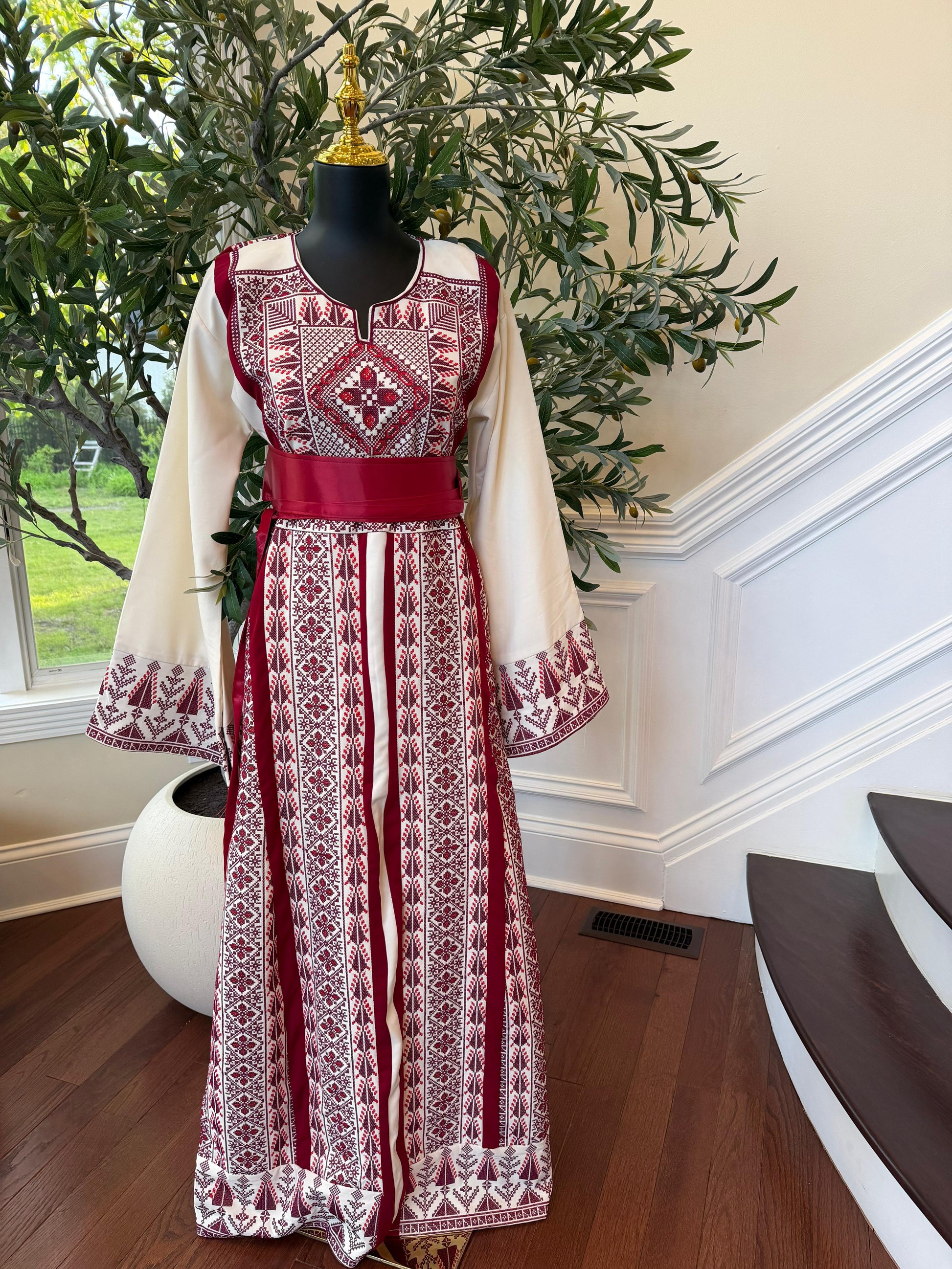 White Traditional Embroidery Red Tatreez Thobe