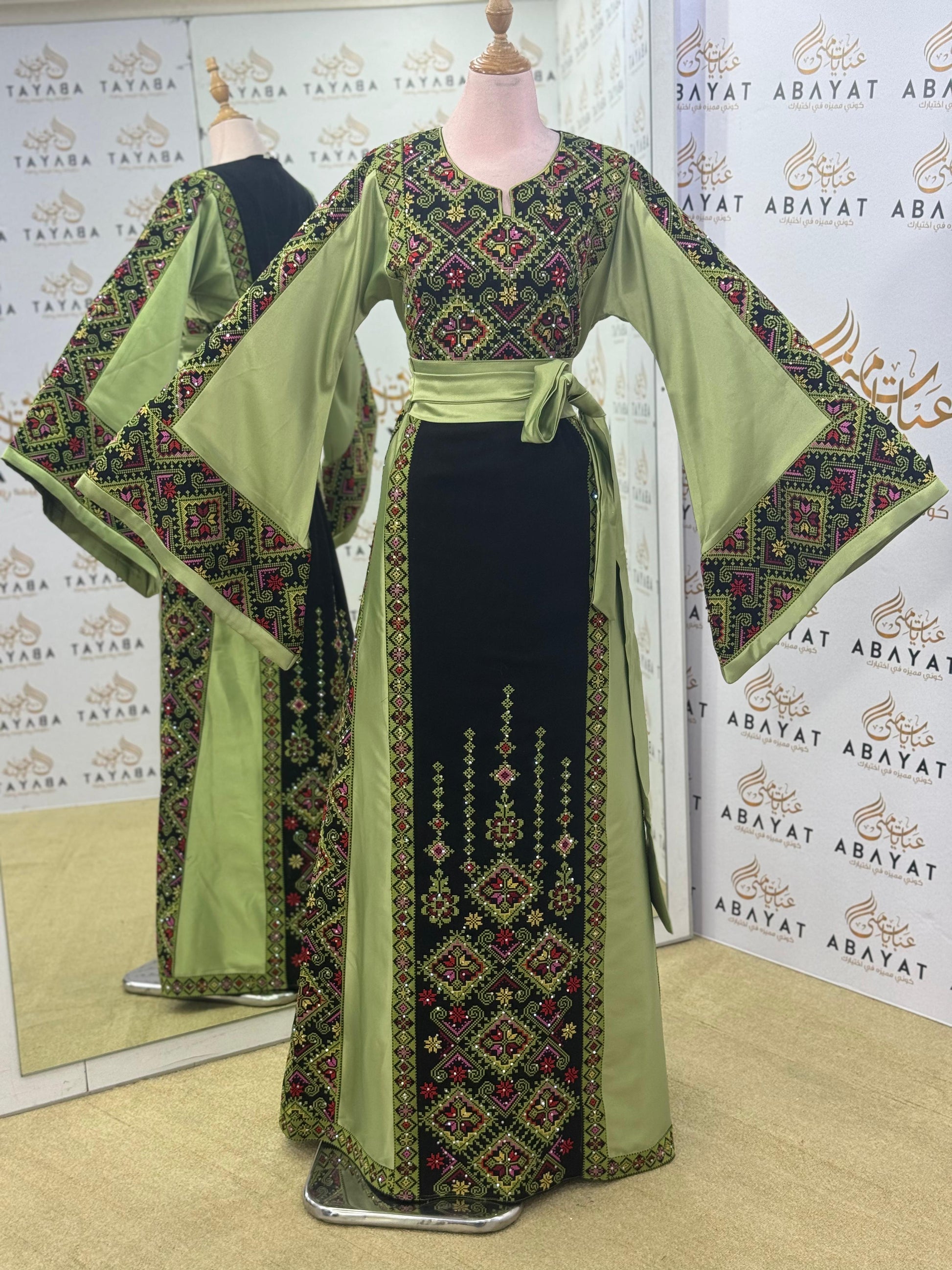 Elegant Palestinian Embroidered Thobe – Olive & Black