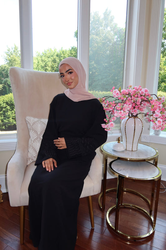 Black Kuffieya Sleeve Abaya