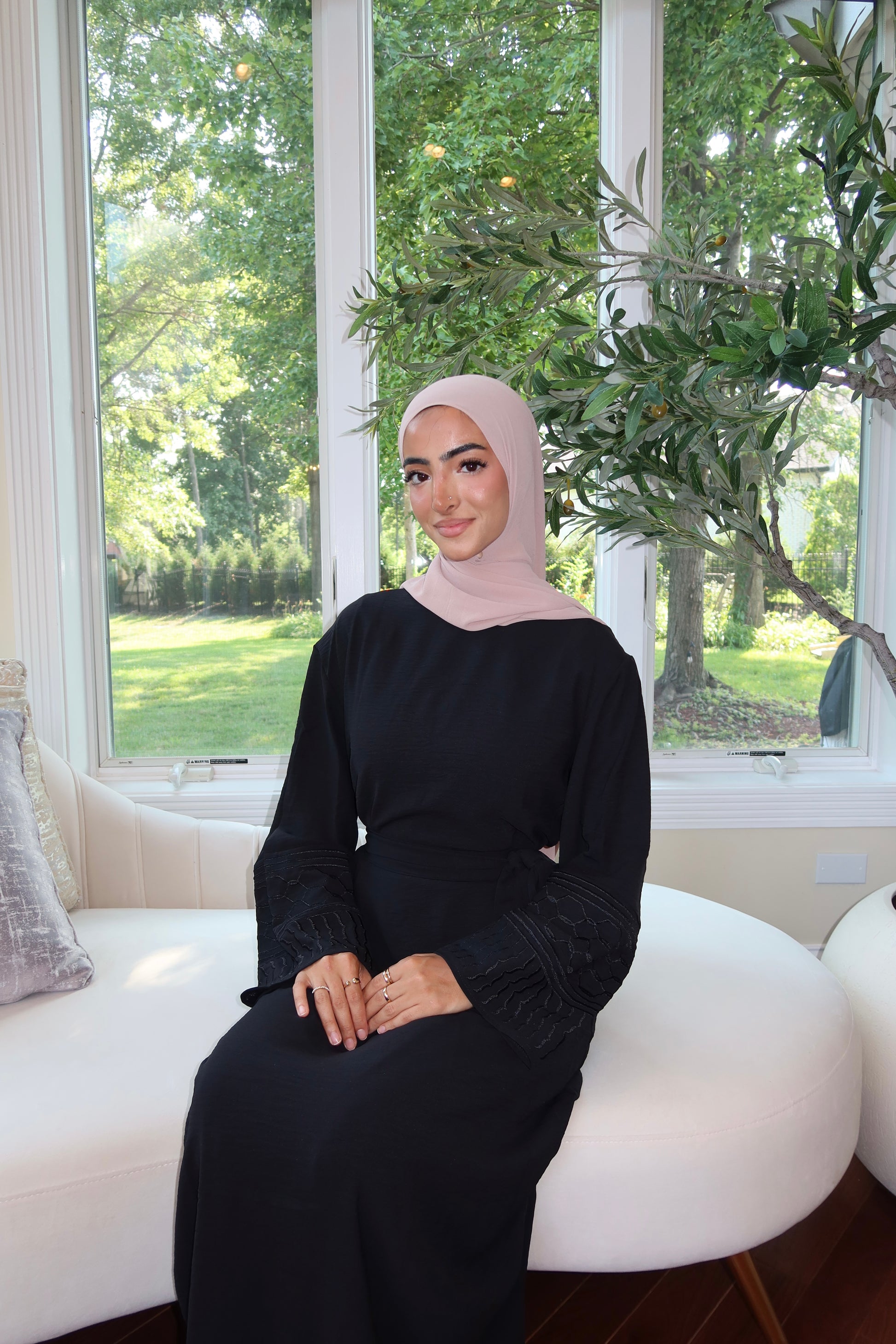 Black Kuffieya Sleeve Abaya