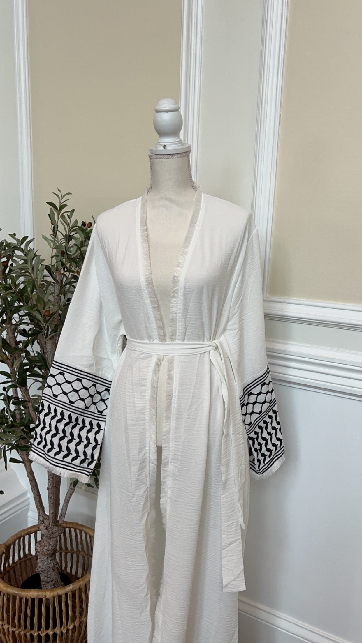 Open Abaya with Keffiyeh-inspired Design – ABAYATMUNA